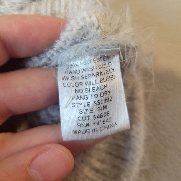 She + Sky Gray Fuzzy Knit V Neck Sweater Size Small Medium - Picture 6 of 7